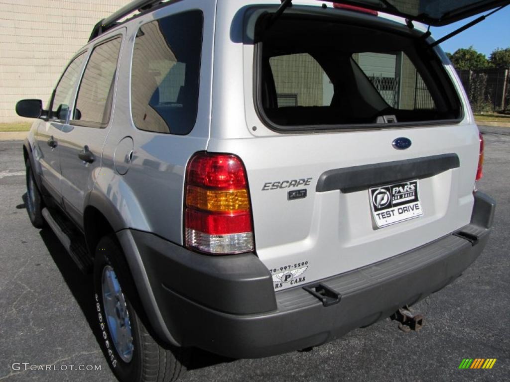 2004 Escape XLT V6 4WD - Satin Silver Metallic / Medium/Dark Flint photo #10