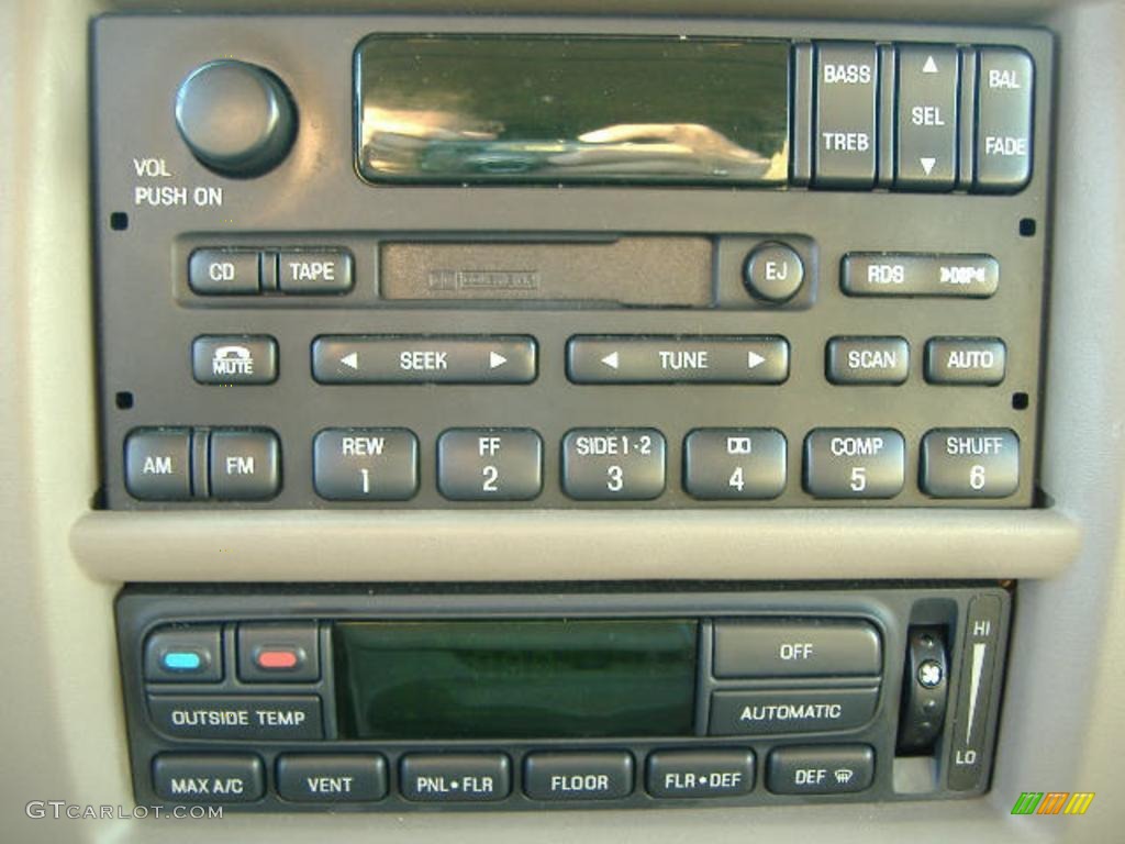 2001 Ford Expedition Eddie Bauer Controls Photo #38101927