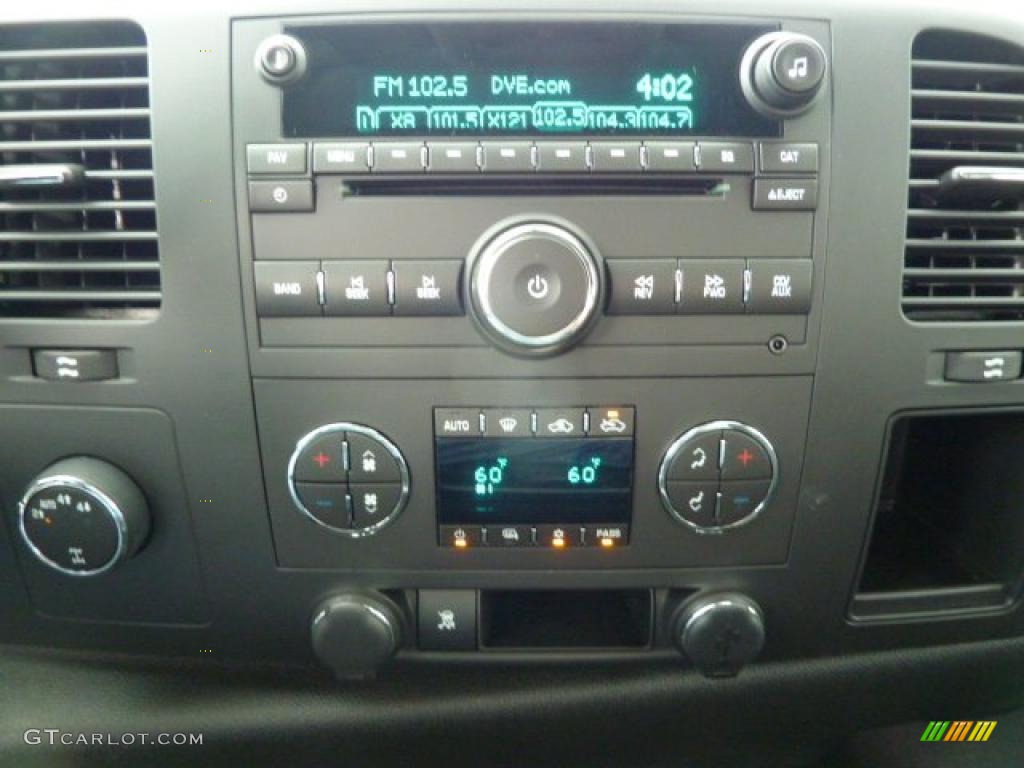 2011 Chevrolet Silverado 1500 LT Crew Cab 4x4 Controls Photo #38102203