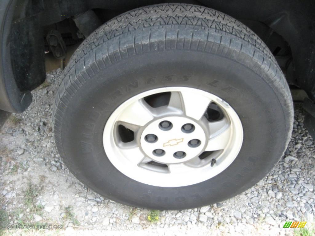 2003 Chevrolet Suburban 1500 LT Wheel Photo #38102735