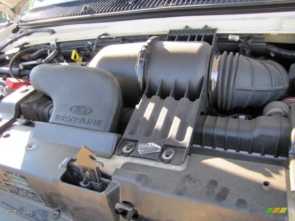 2006 Ford E Series Cutaway E350 Commercial Moving Van 5.4 Liter SOHC 16-Valve Triton V8 Engine Photo #38102907