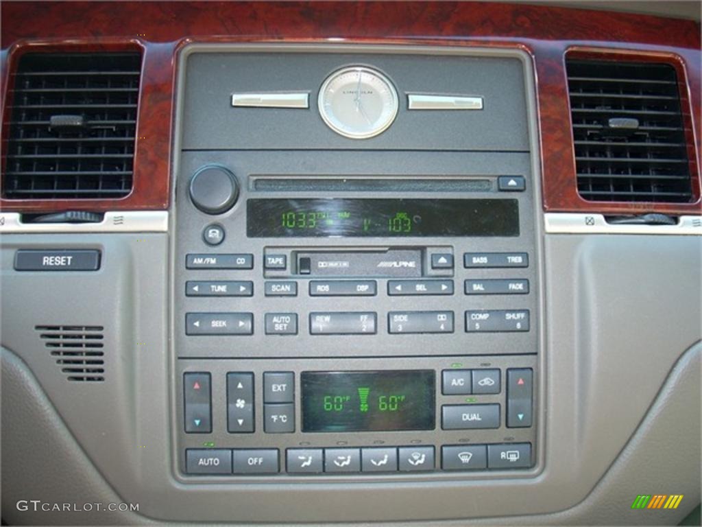 2003 Lincoln Town Car Cartier Controls Photo #38103223