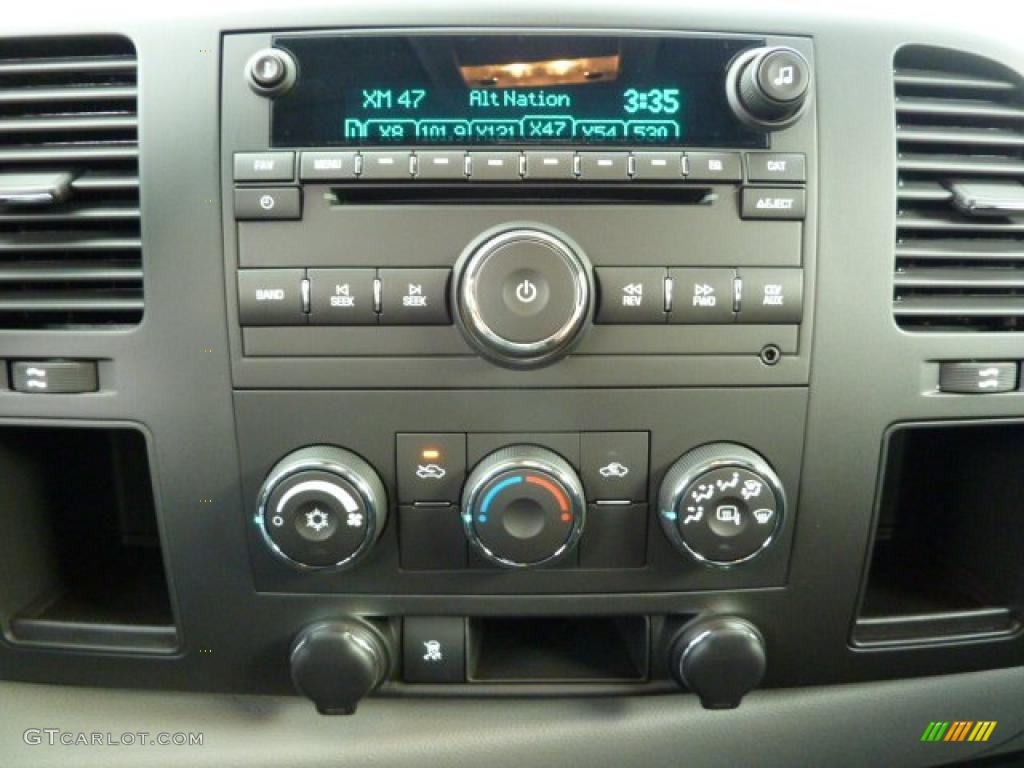 2011 Chevrolet Silverado 1500 LS Extended Cab 4x4 Controls Photo #38103283
