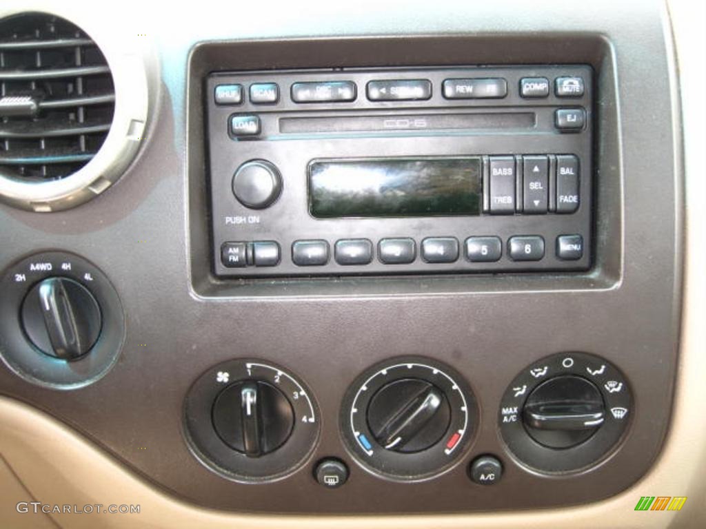 2003 Ford Expedition XLT 4x4 Controls Photo #38103735