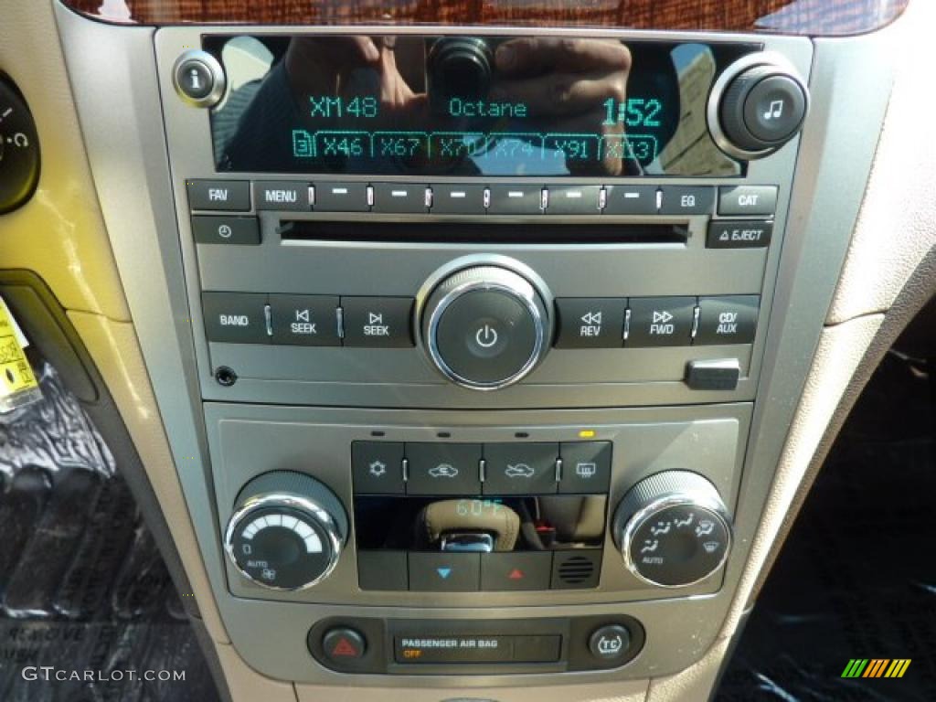 2011 Chevrolet Malibu LTZ Controls Photo #38105007