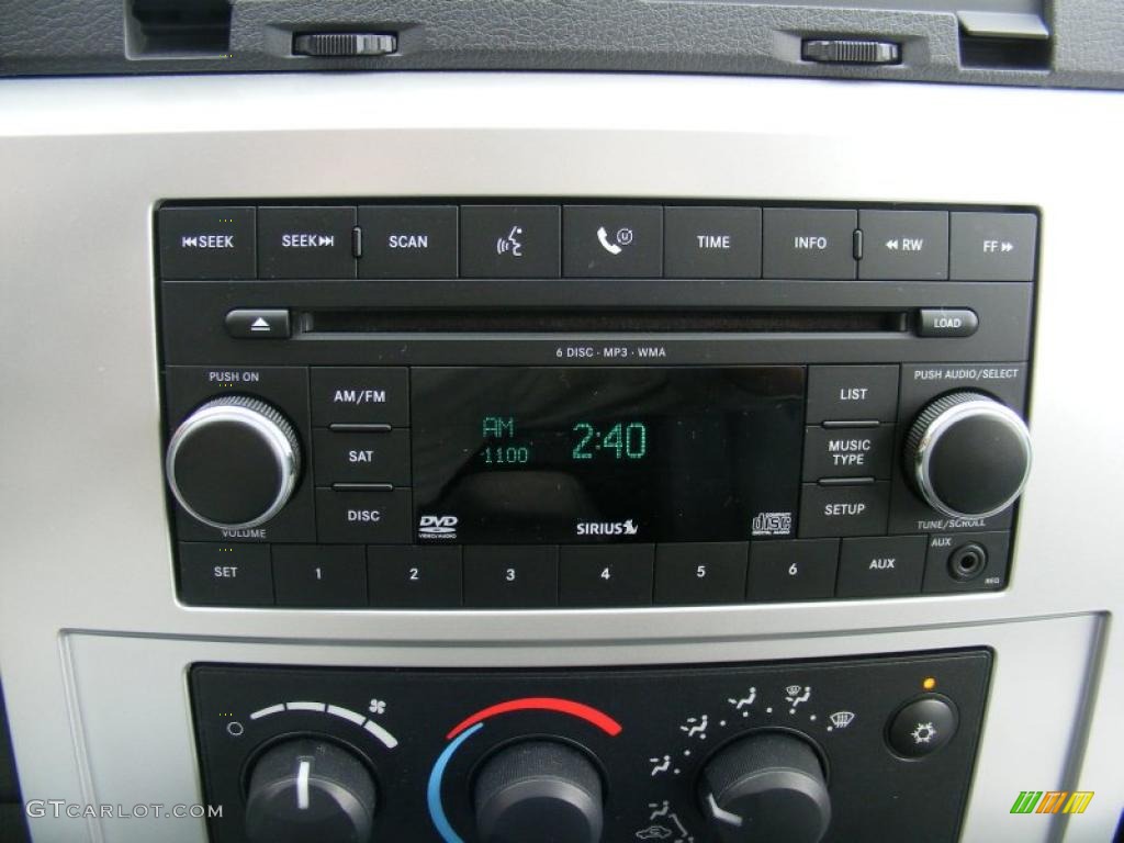 2008 Dodge Dakota Laramie Crew Cab 4x4 Controls Photo #38107331
