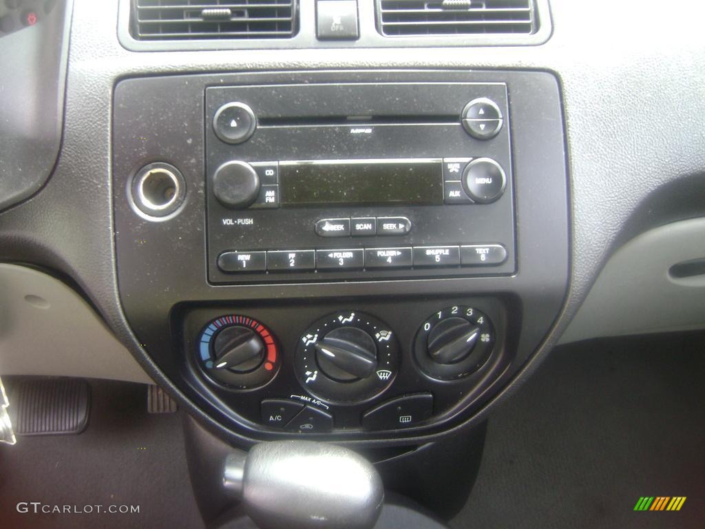 2006 Focus ZX4 SE Sedan - Sonic Blue Metallic / Dark Flint/Light Flint photo #7