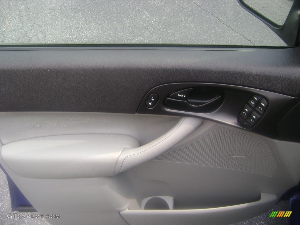 2006 Focus ZX4 SE Sedan - Sonic Blue Metallic / Dark Flint/Light Flint photo #8