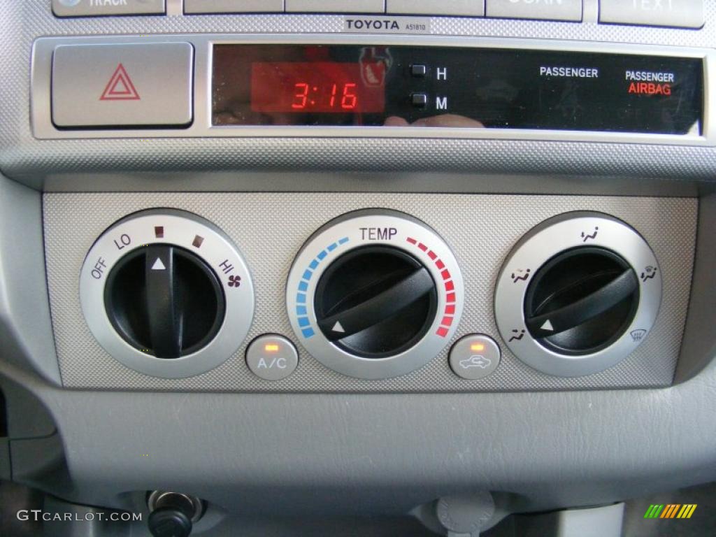 2006 Toyota Tacoma X-Runner Controls Photo #38108833