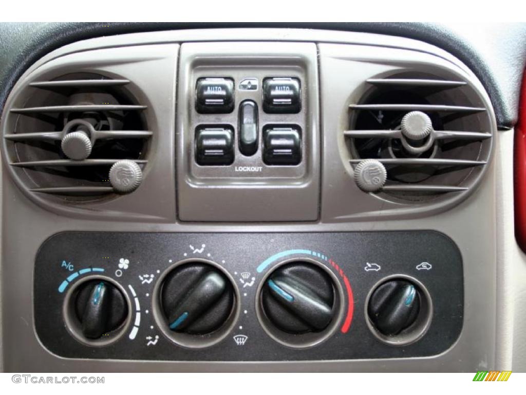 2002 Chrysler PT Cruiser Standard PT Cruiser Model Controls Photo #38110547