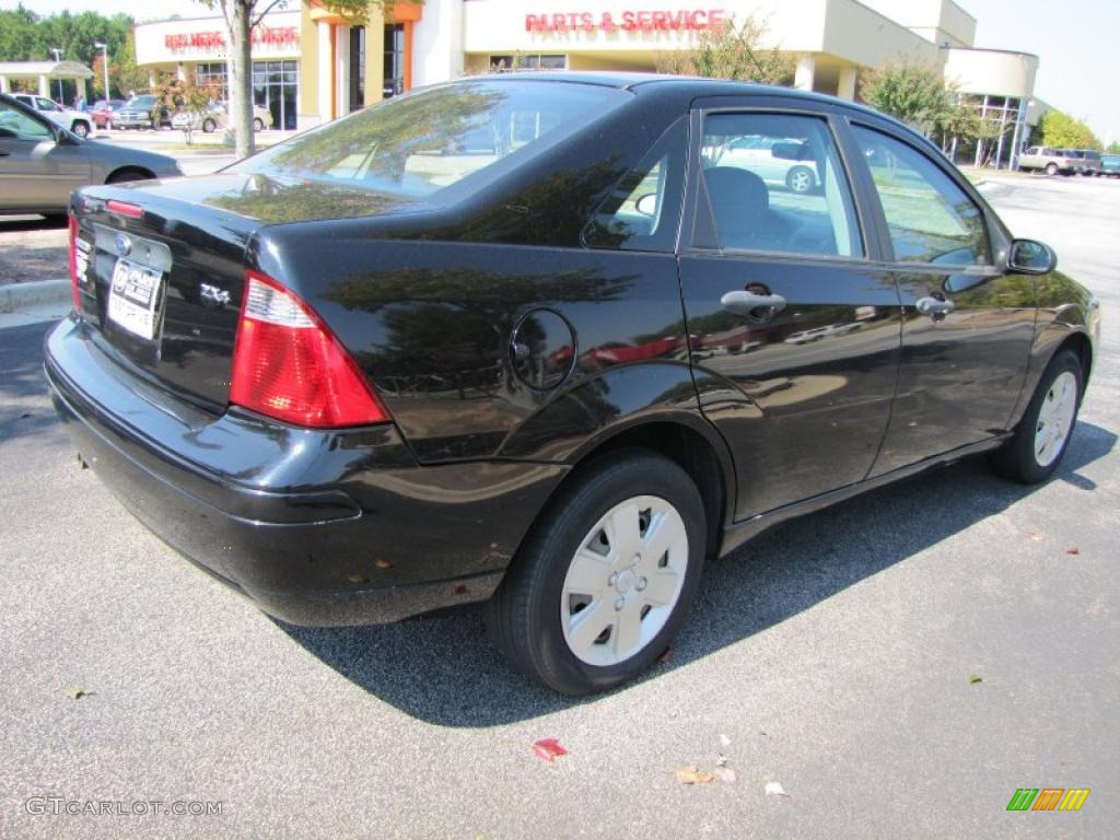 2006 Focus ZX4 S Sedan - Pitch Black / Dark Flint/Light Flint photo #3