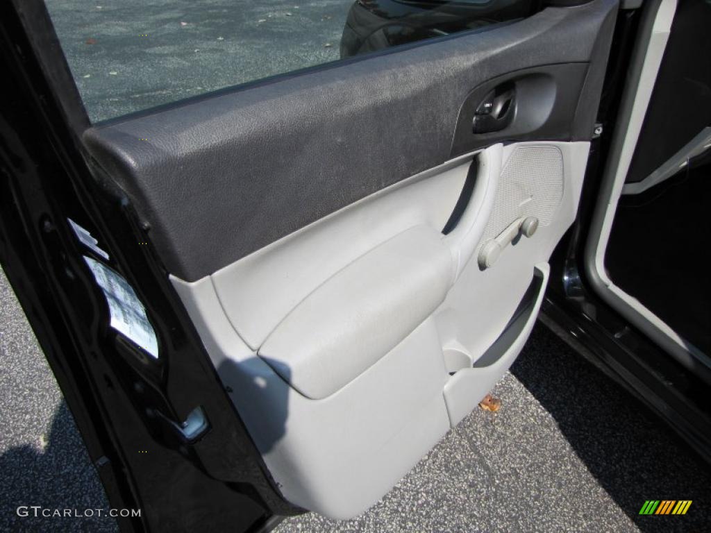 2006 Focus ZX4 S Sedan - Pitch Black / Dark Flint/Light Flint photo #6