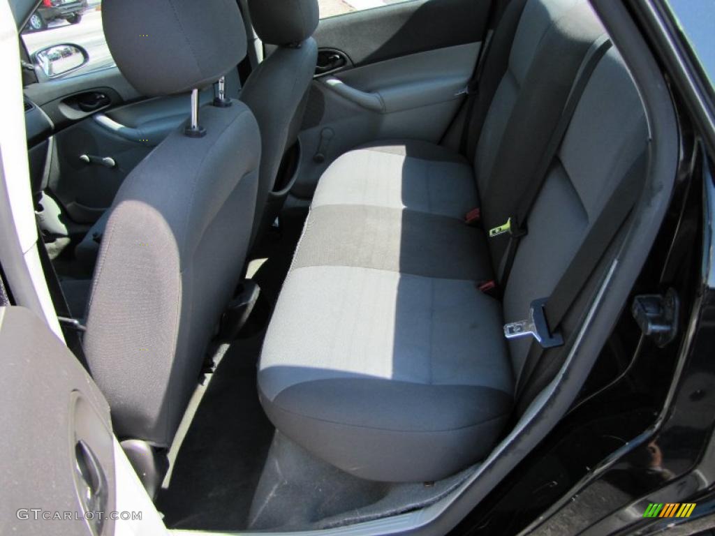 2006 Focus ZX4 S Sedan - Pitch Black / Dark Flint/Light Flint photo #7