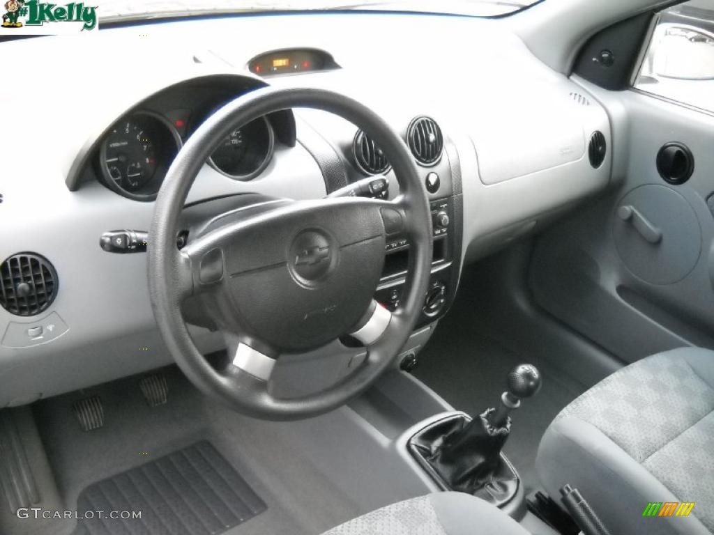 2004 Chevrolet Aveo Hatchback Gray Dashboard Photo #38112235