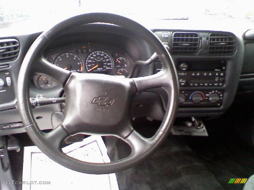 2002 Chevrolet S10 LS Extended Cab 4x4 Graphite Steering Wheel Photo #38112731
