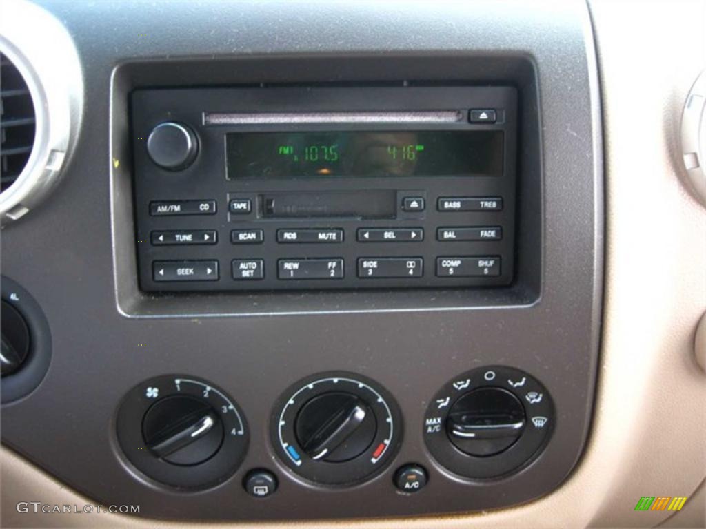 2003 Ford Expedition XLT 4x4 Controls Photo #38115071