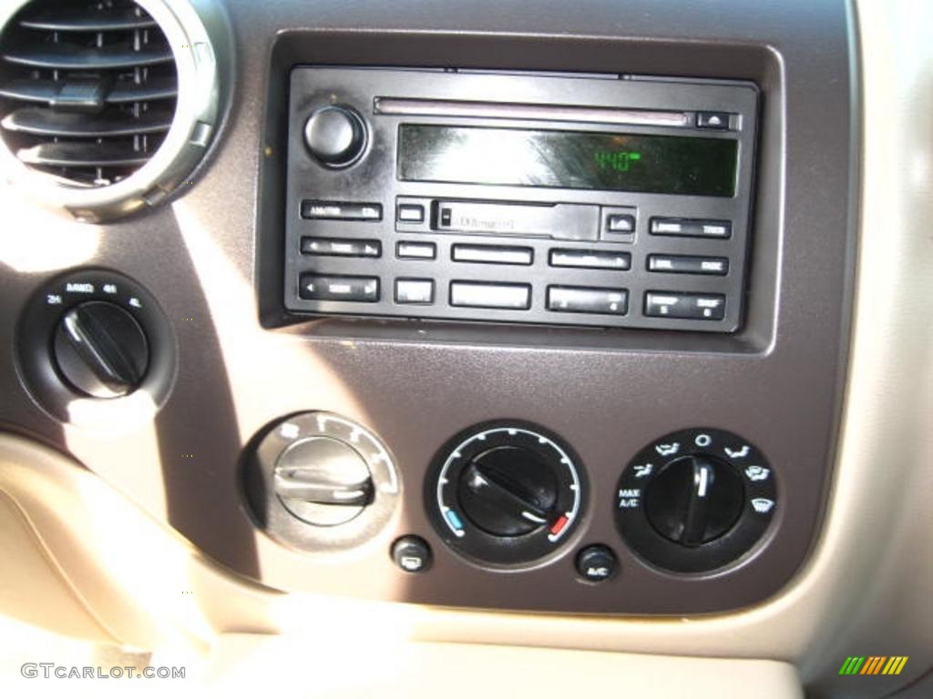 2003 Ford Expedition XLT 4x4 Controls Photo #38115099