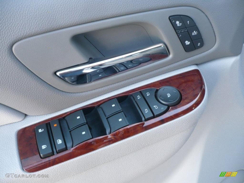 2010 GMC Yukon XL SLT 4x4 Controls Photo #38116839