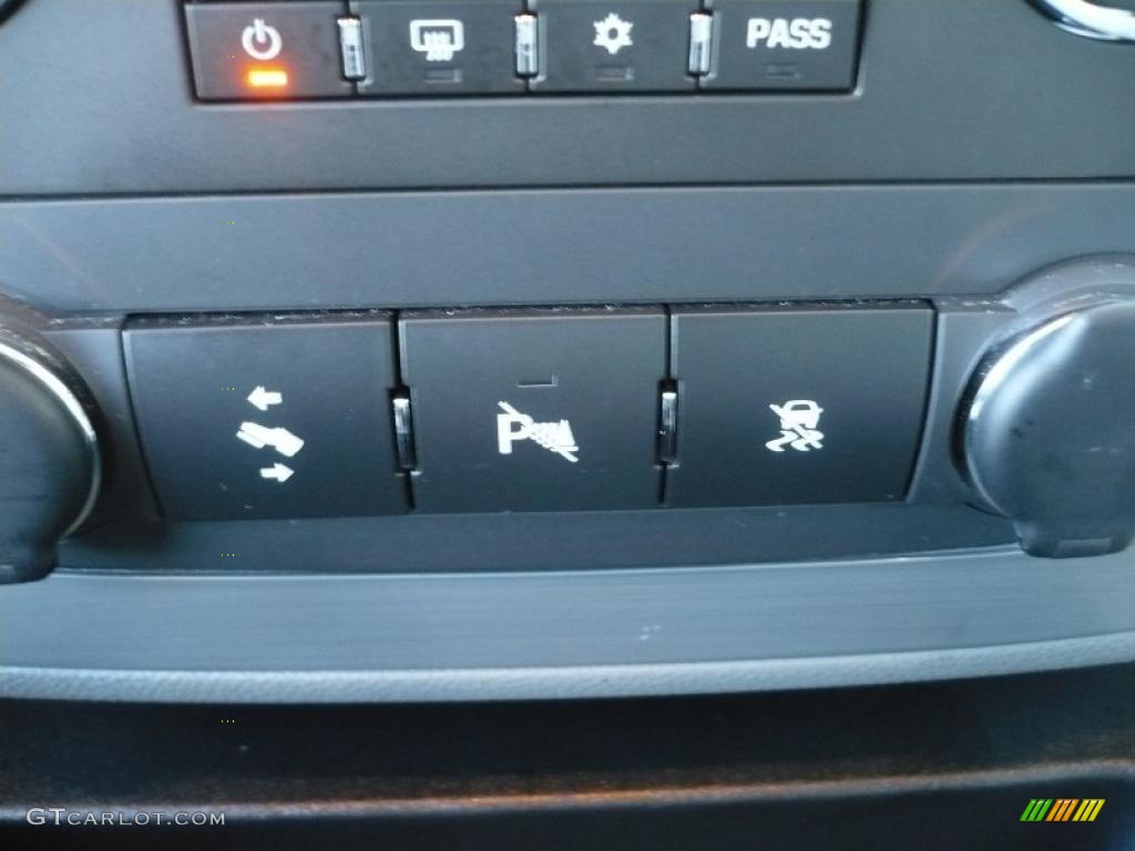 2010 GMC Yukon XL SLT 4x4 Controls Photo #38116931