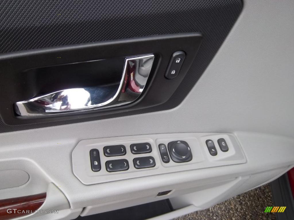 2006 Cadillac SRX V8 Controls Photo #38117123