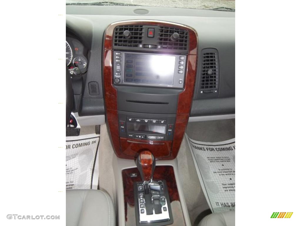 2006 Cadillac SRX V8 Controls Photo #38117179