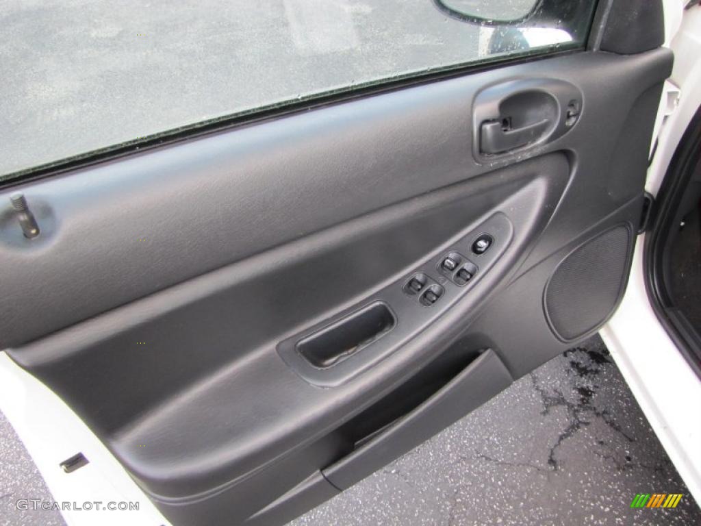 Dark Slate Gray Interior 2004 Dodge Stratus SE Sedan Photo #38117351