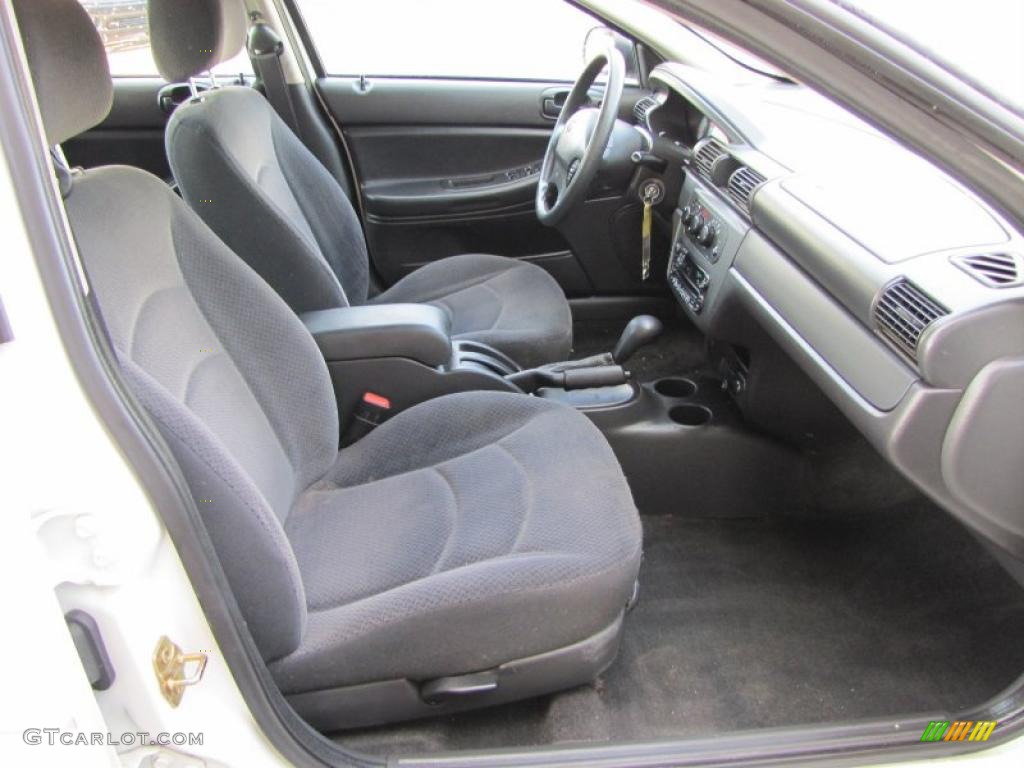 Dark Slate Gray Interior 2004 Dodge Stratus SE Sedan Photo #38117403
