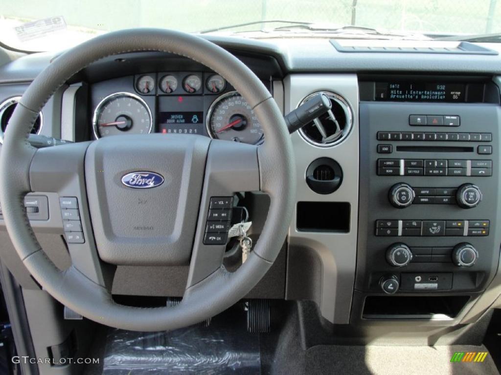 2010 F150 XLT SuperCrew - Dark Blue Pearl Metallic / Medium Stone photo #24