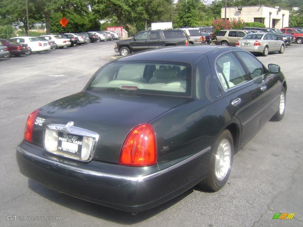 1999 Town Car Executive - Dark Satin Green Metallic / Light Graphite photo #2