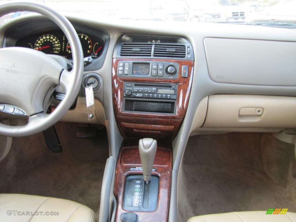 2001 Mitsubishi Diamante LS Tan Dashboard Photo #38119215