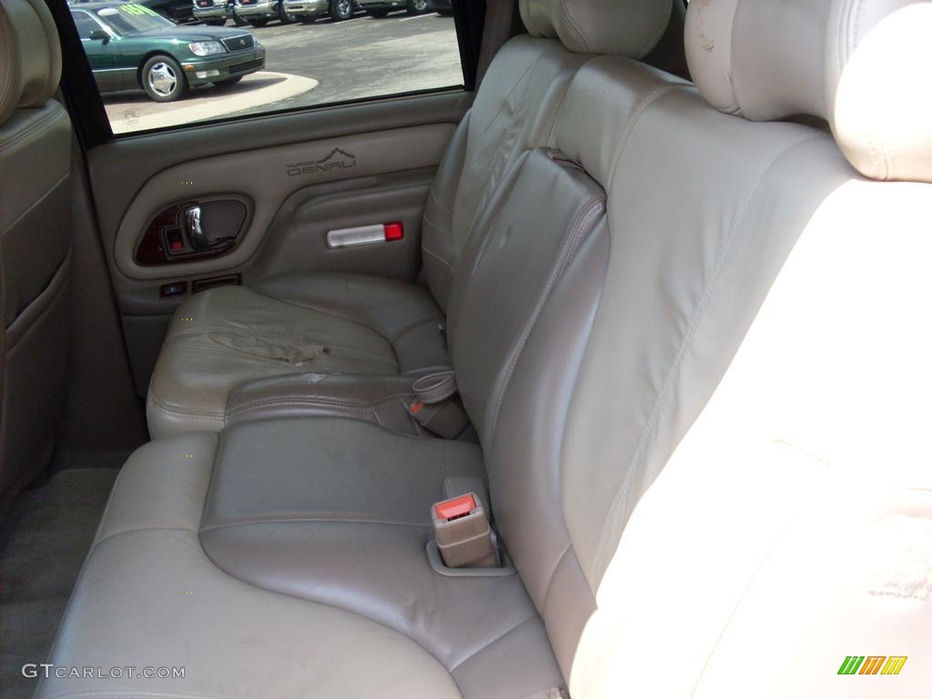 Canyon Tan Interior 2000 GMC Yukon Denali 4x4 Photo #38120083