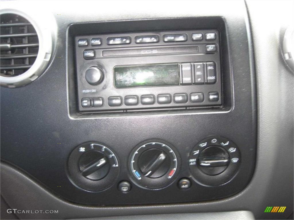 2003 Expedition XLT - Laser Red Tinted Metallic / Flint Grey photo #8