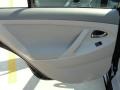 Black - Camry LE Photo No. 28