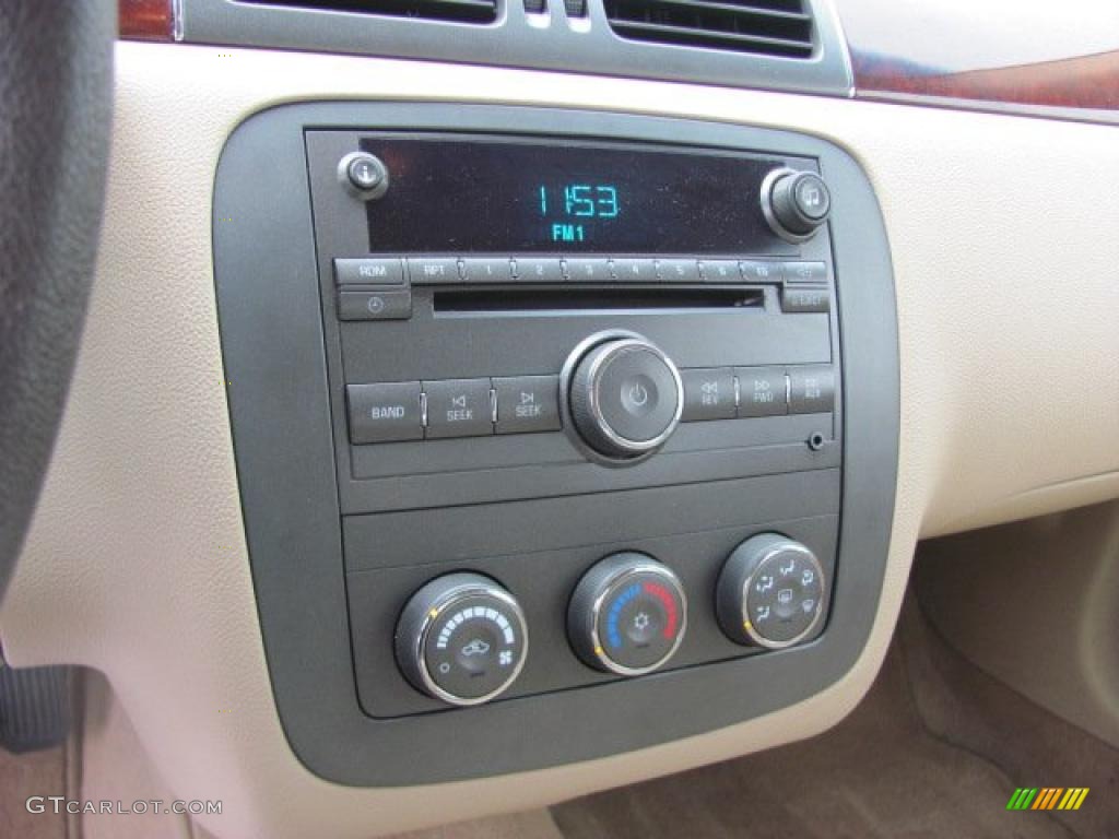 2007 Buick Lucerne CX Controls Photo #38123791