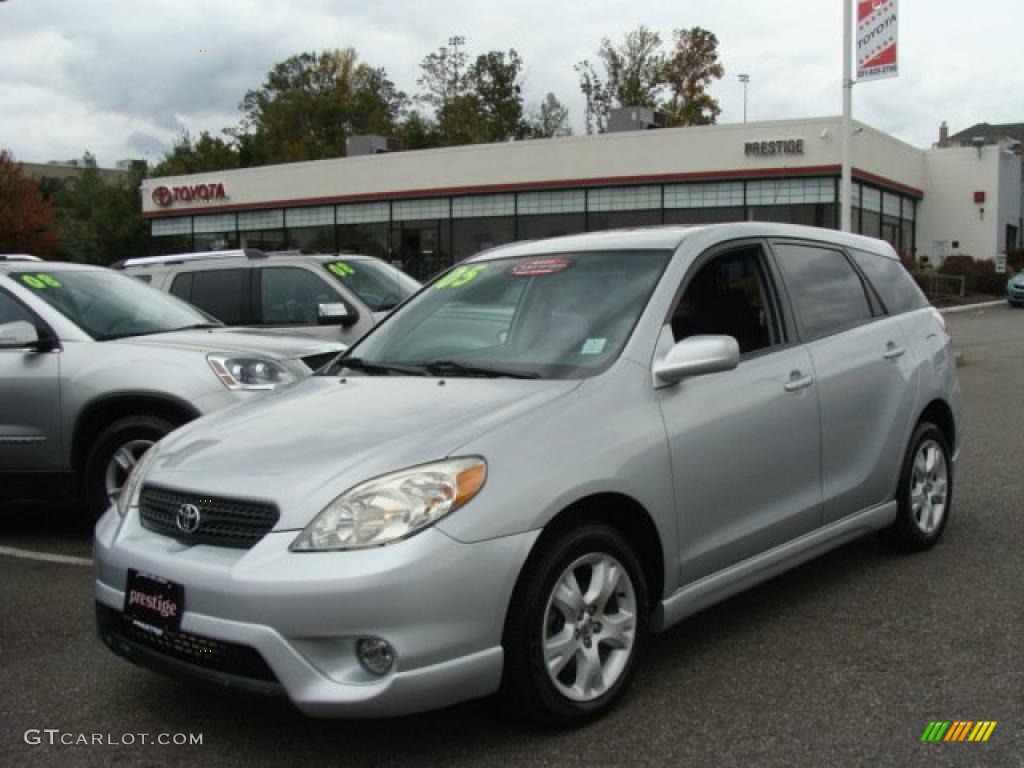 2005 Matrix XR AWD - Silver Streak Mica / Dark Gray photo #1