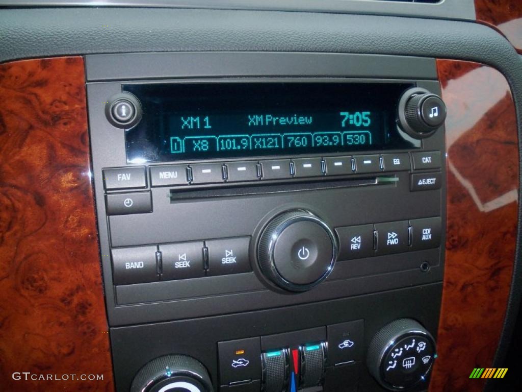 2011 Chevrolet Avalanche LS 4x4 Controls Photo #38128310