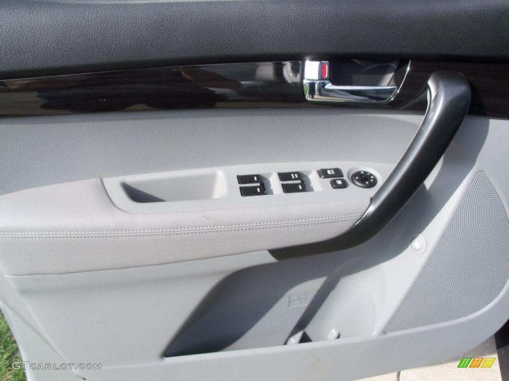 Gray Interior 2011 Kia Sorento LX AWD Photo #38131306