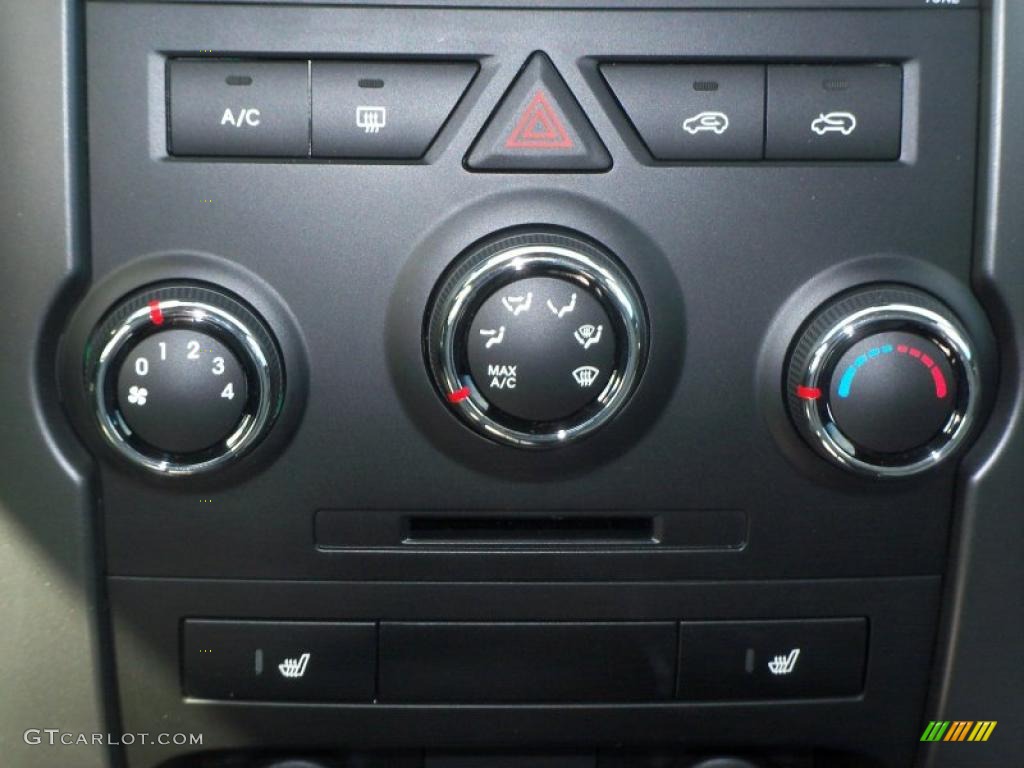 2011 Kia Sorento LX AWD Controls Photo #38131566