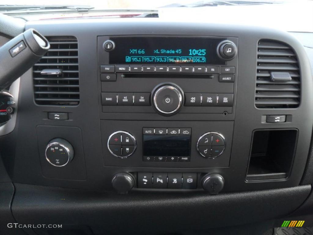 2011 Chevrolet Silverado 2500HD LT Extended Cab 4x4 Controls Photo #38133686