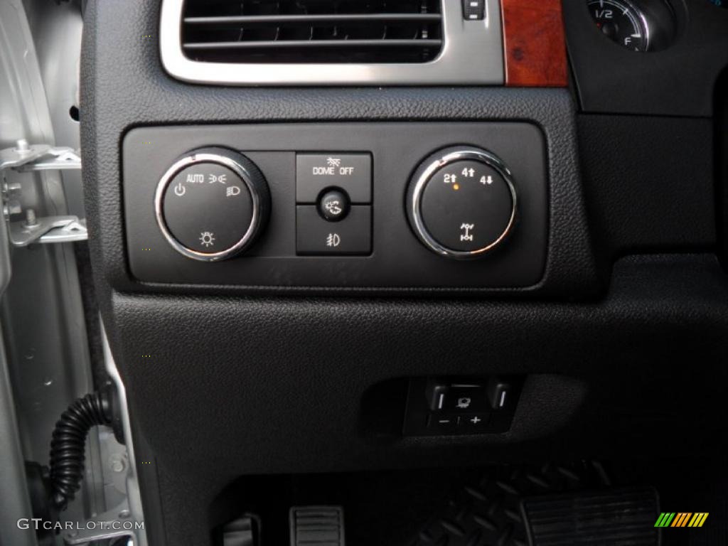 2011 Chevrolet Silverado 2500HD LTZ Crew Cab 4x4 Controls Photo #38134450