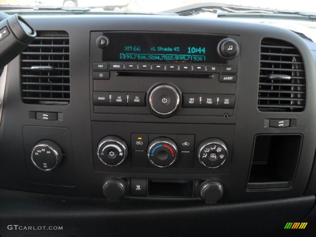 2010 Chevrolet Silverado 1500 LT Extended Cab 4x4 Controls Photo #38137062