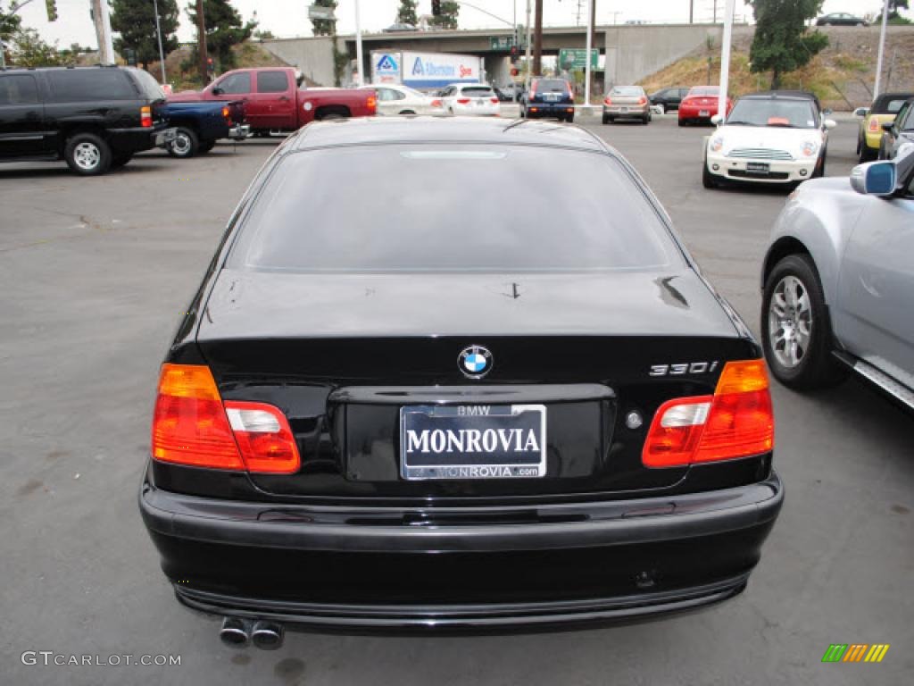 2001 3 Series 330i Sedan - Jet Black / Black photo #11