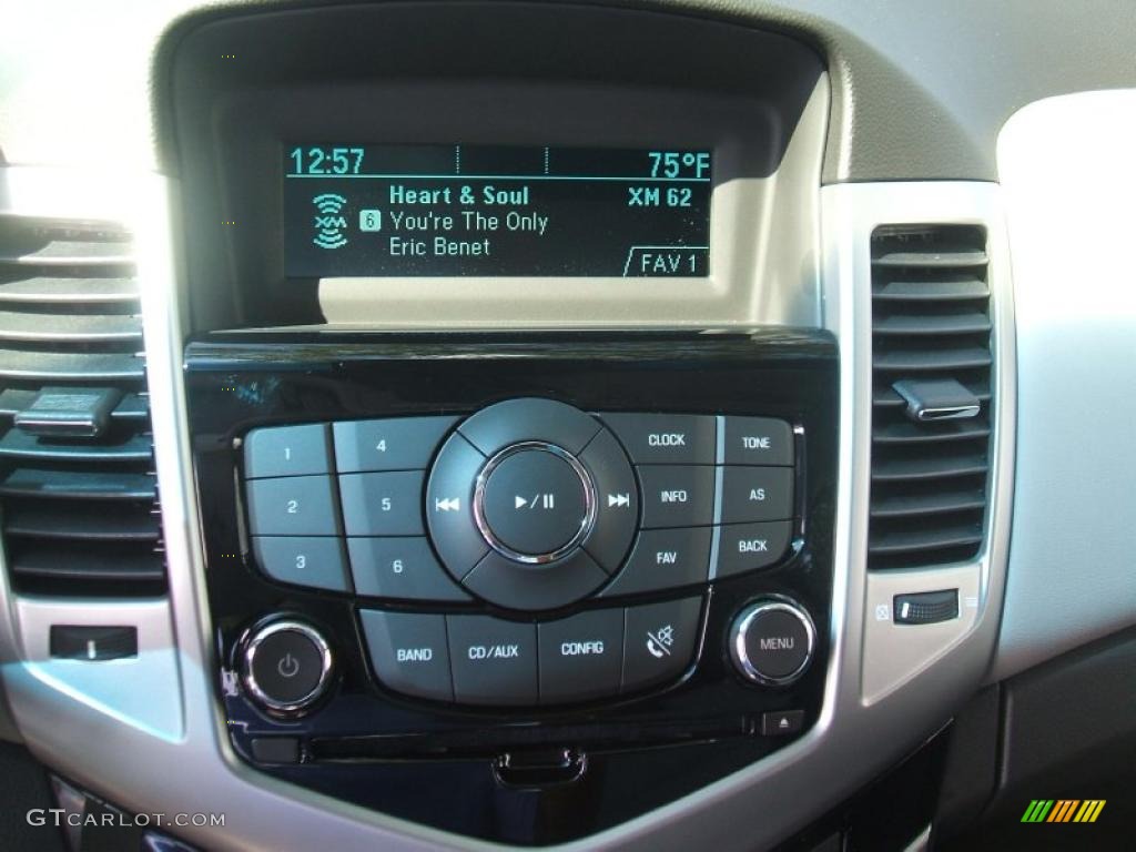 2011 Chevrolet Cruze LS Controls Photo #38145011