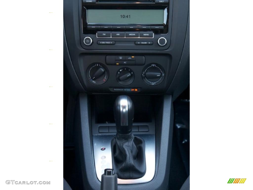 2011 Volkswagen Jetta S Sedan Controls Photo #38146955