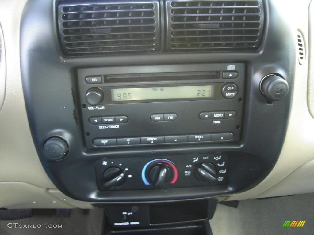 2004 Ford Ranger XLT SuperCab Controls Photo #38150180