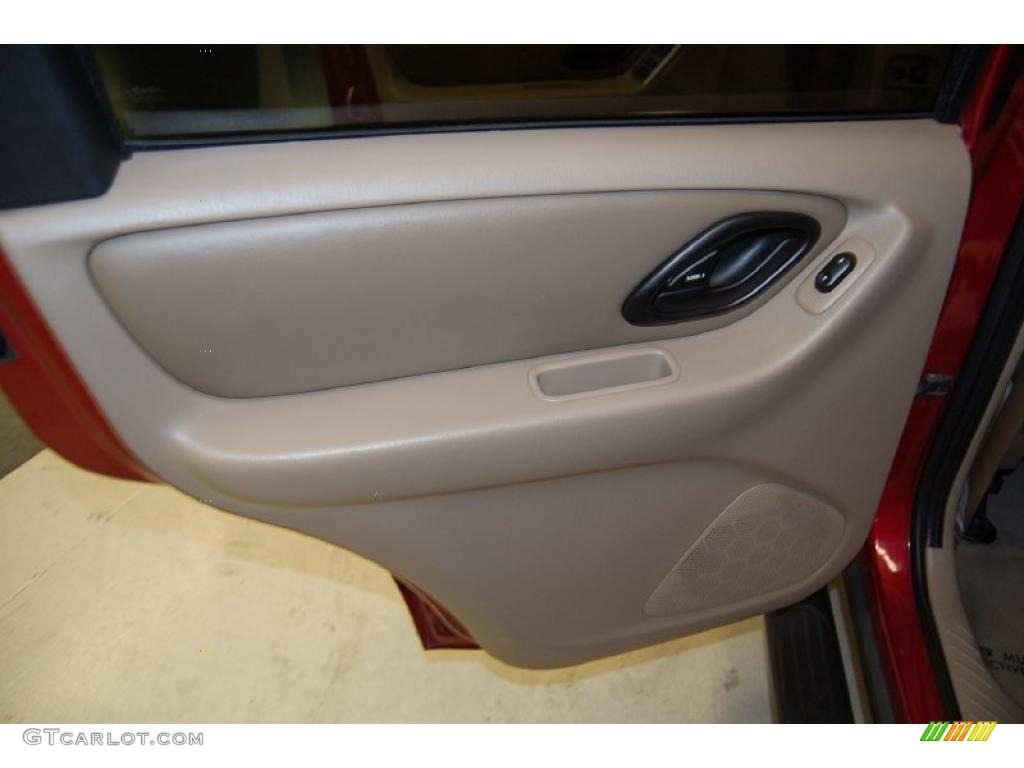 Medium Dark Pebble Interior 2003 Ford Escape XLT V6 Photo #38150920