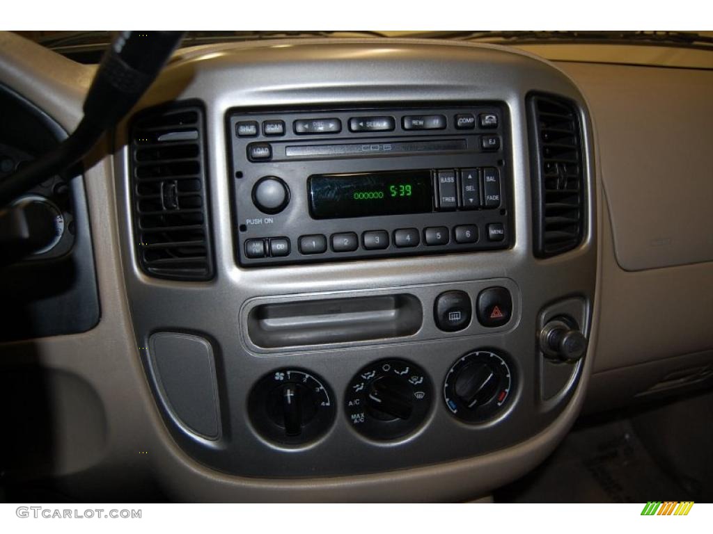 2003 Ford Escape XLT V6 Controls Photo #38151004