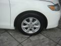 Super White - Camry LE Photo No. 17