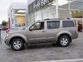 Granite Metallic - Pathfinder SE 4x4 Photo No. 4