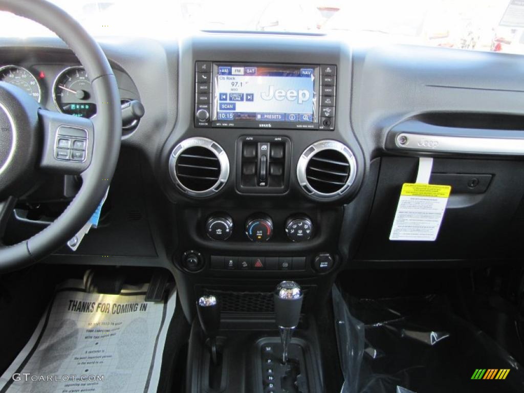 2011 Jeep Wrangler Unlimited Rubicon 4x4 Controls Photo #38162741